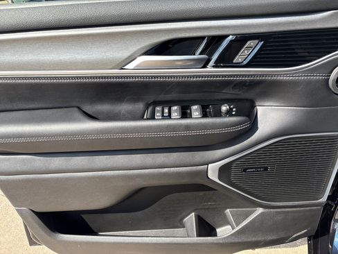 New 2025 Jeep Wagoneer L Series II w/ Premium Group I image 17