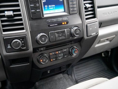 Used 2017 Ford F350 XL image 28