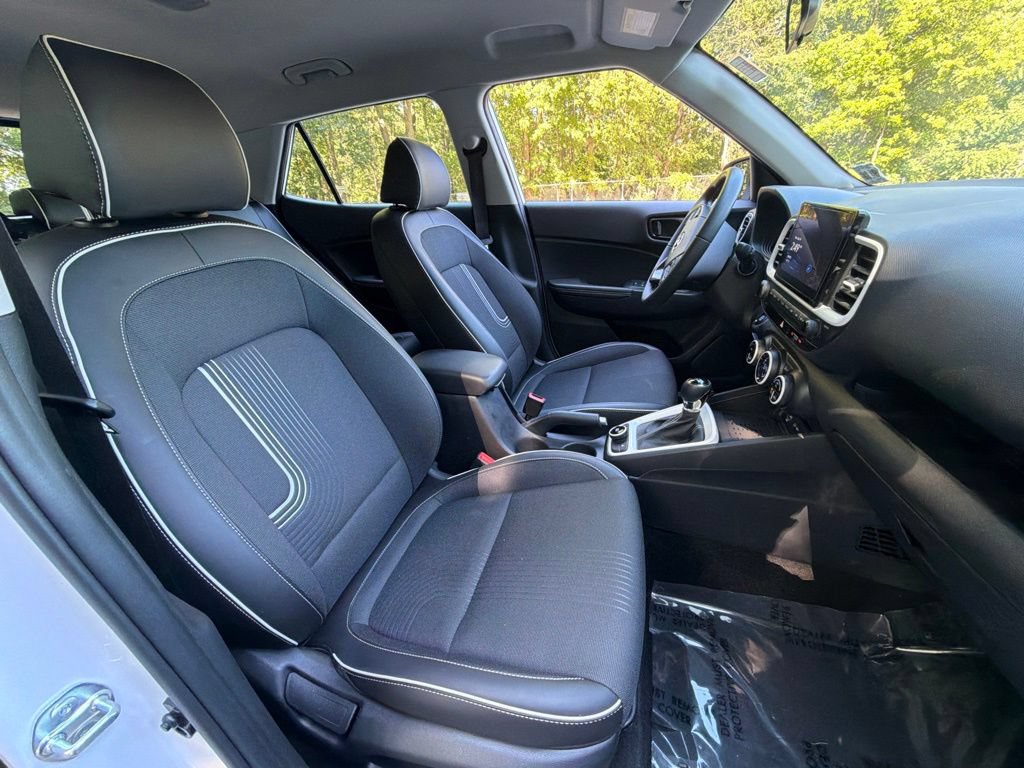 Certified 2023 Hyundai Venue Limited w/ Cargo Package FWD image 9