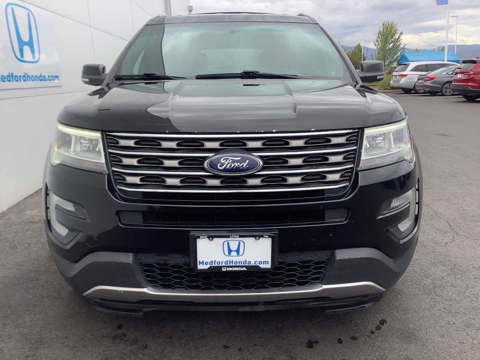 Used 2016 Ford Explorer XLT w/ Class II Trailer Tow Package AWD/4WD image 9