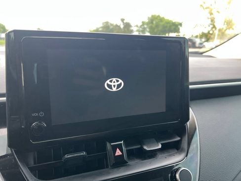 Used 2025 Toyota Corolla LE FWD image 27
