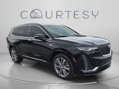 Used 2023 Cadillac XT6 Premium Luxury FWD image 3