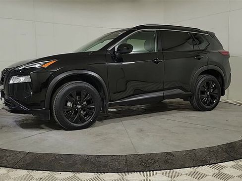 Used 2023 Nissan Rogue SV w/ SV Premium B Package image 3