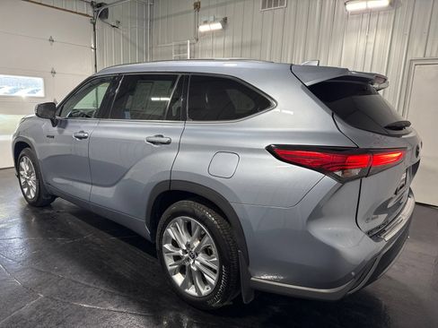 Used 2021 Toyota Highlander Limited AWD/4WD image 2