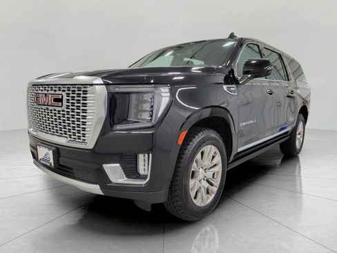 Used 2022 GMC Yukon XL Denali image 12