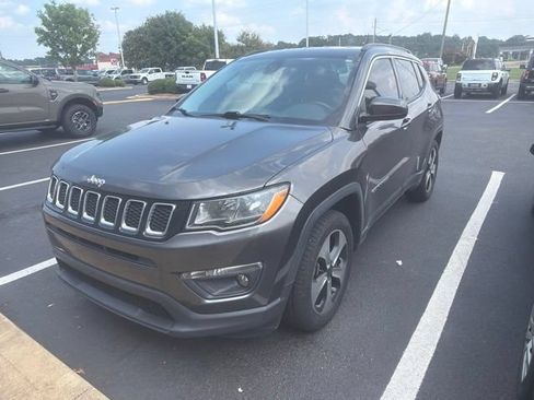 Used 2017 Jeep Compass Latitude w/ Popular Equipment Group FWD image 1