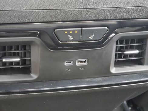 Used 2025 Chevrolet Silverado 2500 ZR2 w/ Technology Package image 33