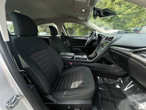 Used 2019 Ford Fusion SE image 24