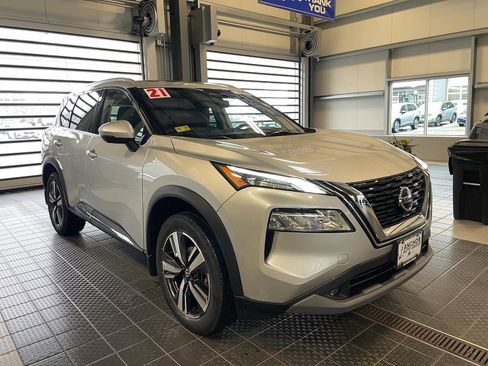 Used 2021 Nissan Rogue SL image 1