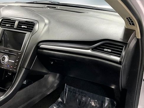 Used 2019 Ford Fusion Titanium image 26