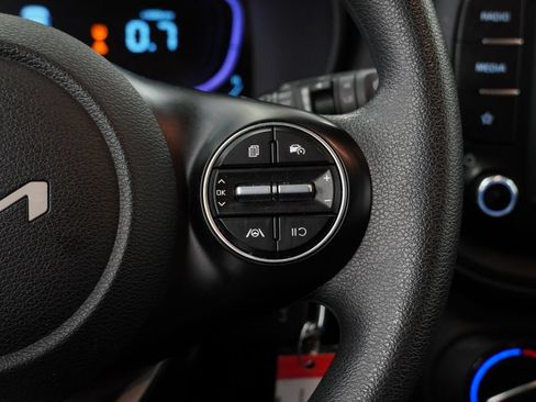 Used 2025 Kia Soul LX w/ LX Technology Package FWD image 22