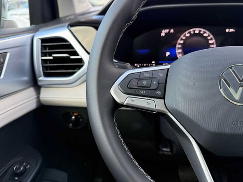 New 2026 Volkswagen Taos SE AWD/4WD image 12