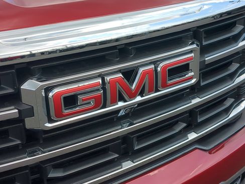 Certified 2025 GMC Acadia Elevation FWD image 30