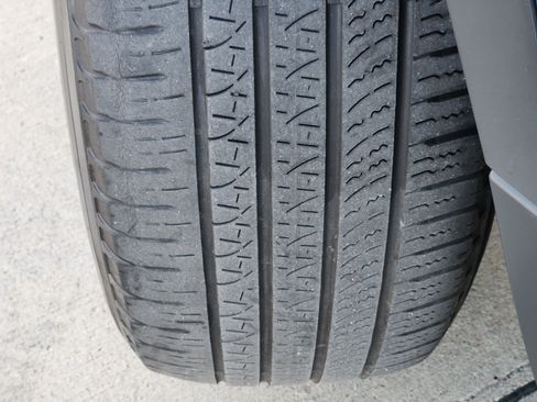 Certified 2023 Land Rover Defender 110 SE image 12