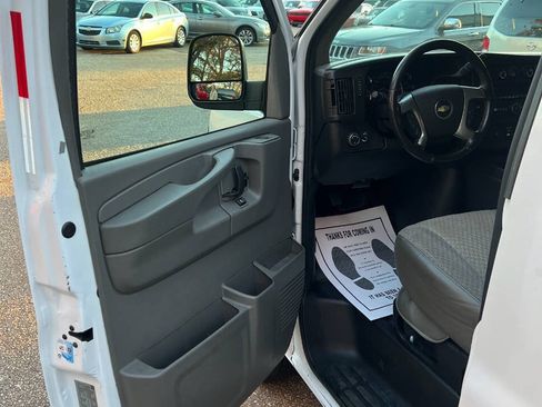 Used 2015 Chevrolet Express 2500 RWD image 7