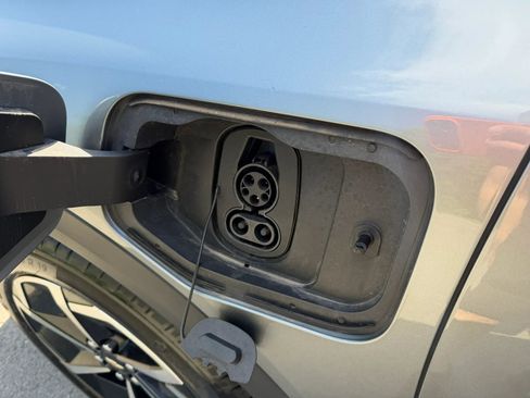 Used 2025 Chevrolet Equinox EV LT image 11