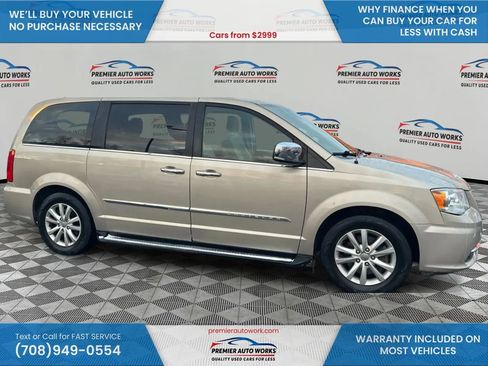 Used 2015 Chrysler Town & Country Limited Platinum FWD image 8