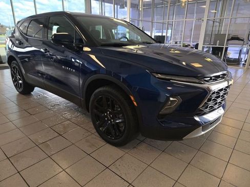 Used 2023 Chevrolet Blazer LT image 2