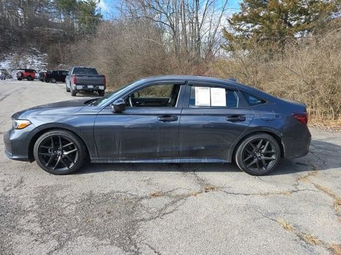 Used 2025 Honda Civic Sport image 2