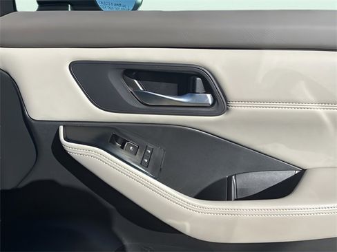 Used 2023 Nissan Rogue SL w/ SL Premium Package image 15