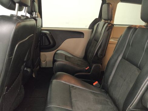 Used 2019 Dodge Grand Caravan SXT FWD image 18