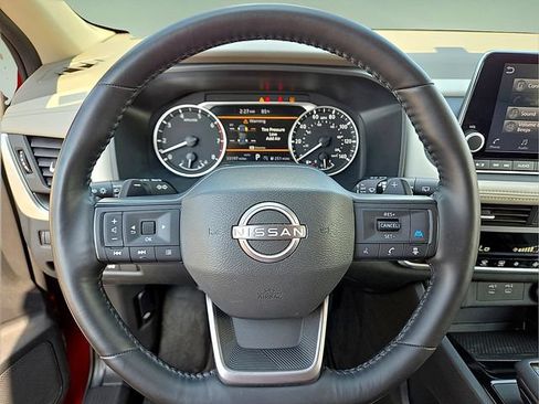 Used 2025 Nissan Rogue SV AWD/4WD image 24