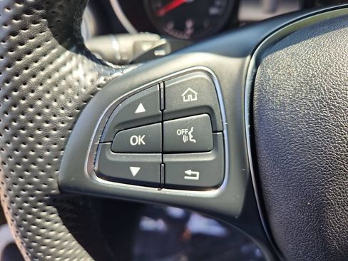 Used 2019 Mercedes-Benz GLC 300 4MATIC image 19