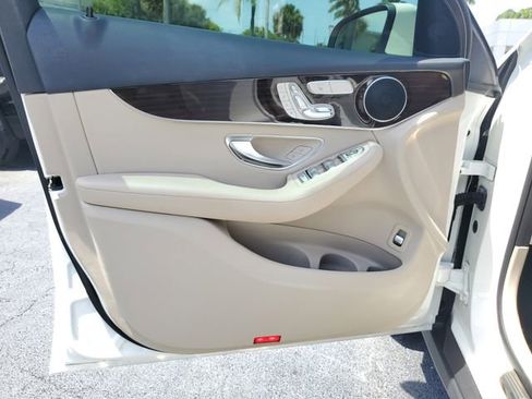 Used 2021 Mercedes-Benz GLC 300 image 11