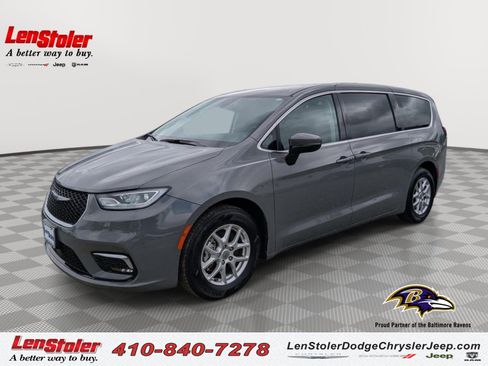 Used 2023 Chrysler Pacifica Touring-L FWD image 1