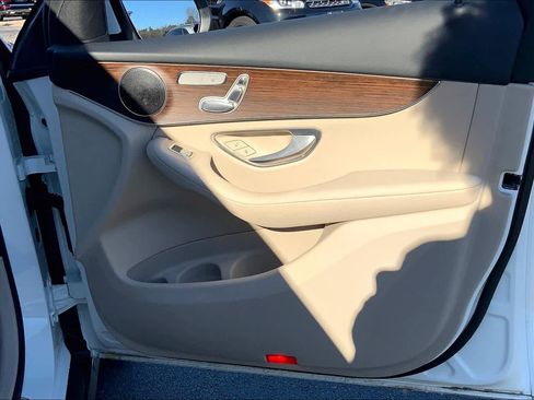 Used 2022 Mercedes-Benz GLC 300 4MATIC image 22