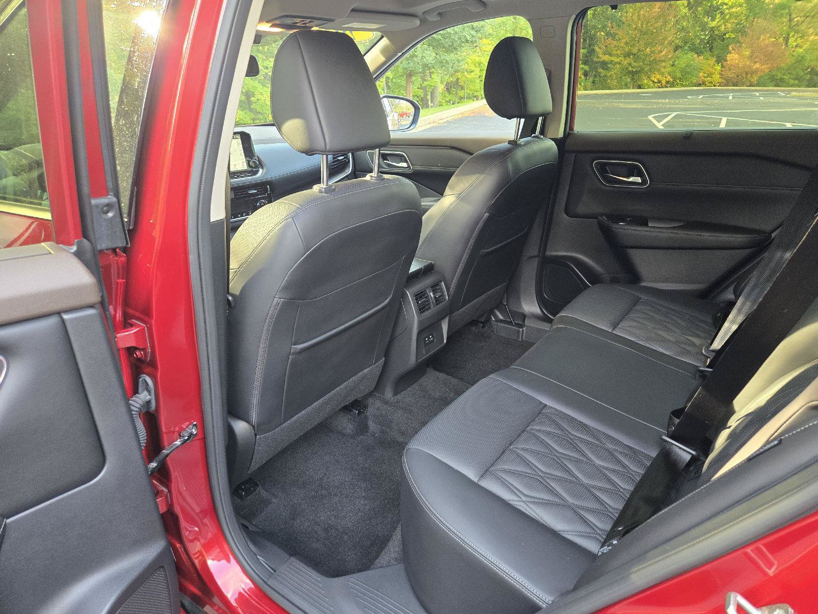 Used 2023 Nissan Rogue Platinum AWD/4WD image 27
