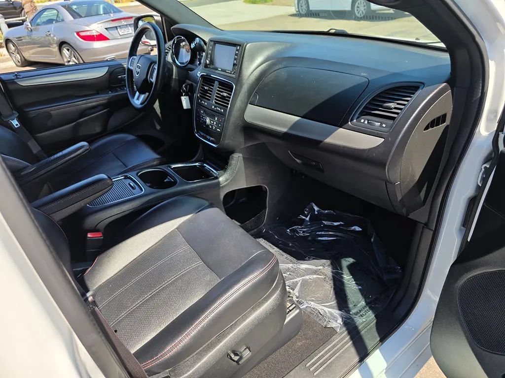 Used 2017 Dodge Grand Caravan GT FWD image 6