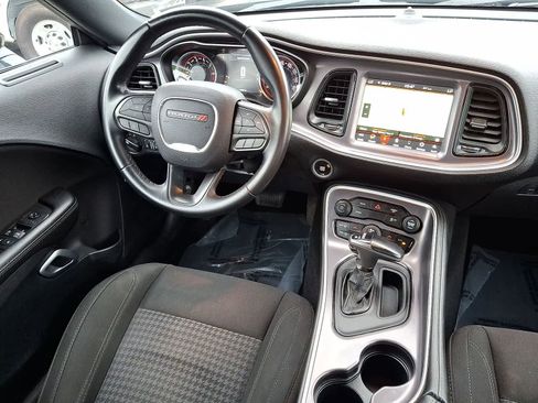 Used 2020 Dodge Challenger SXT RWD image 10