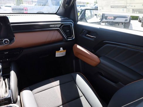 New 2025 GMC Canyon AT4 w/ Nightfall Edition image 21