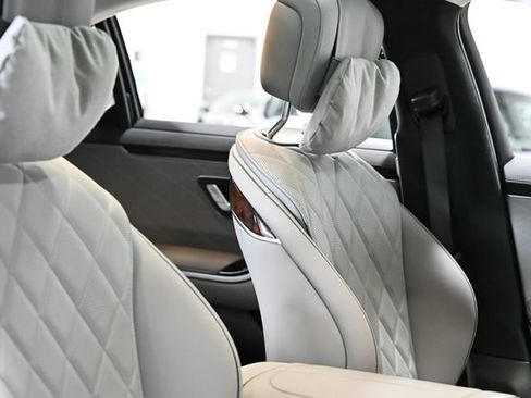 Used 2023 Mercedes-Benz S 580 4MATIC Sedan image 52