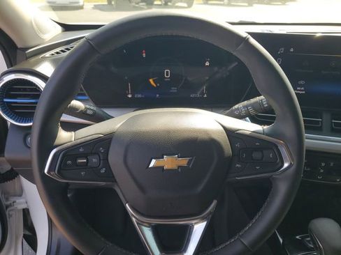 Used 2024 Chevrolet Trax LT w/ Driver Confidence Package image 27