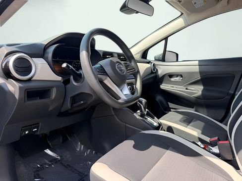 Used 2021 Nissan Versa SV FWD image 2