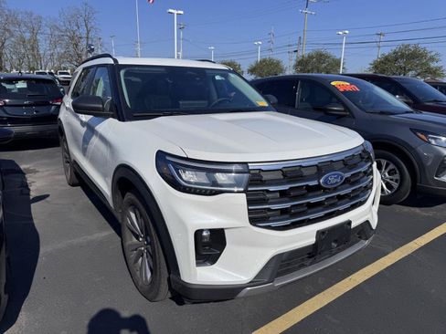 Used 2026 Ford Explorer Active w/ Active Comfort Package AWD/4WD image 3