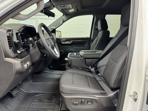 New 2026 GMC Sierra 1500 SLE image 13