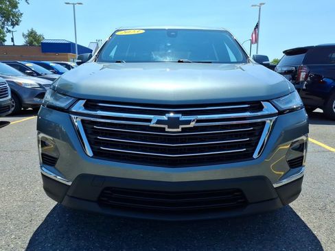 Used 2023 Chevrolet Traverse LT FWD image 2