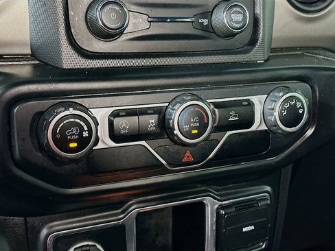 Used 2021 Jeep Gladiator Sport image 14