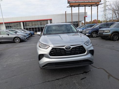 Used 2023 Toyota Highlander L image 3