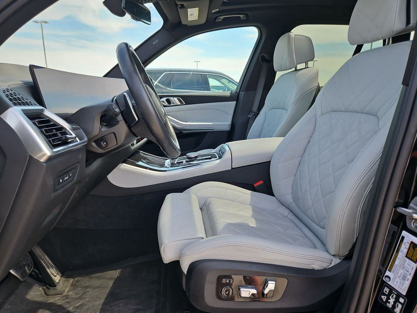 Used 2024 BMW X5 xDrive40i w/ M Sport Package AWD/4WD image 15