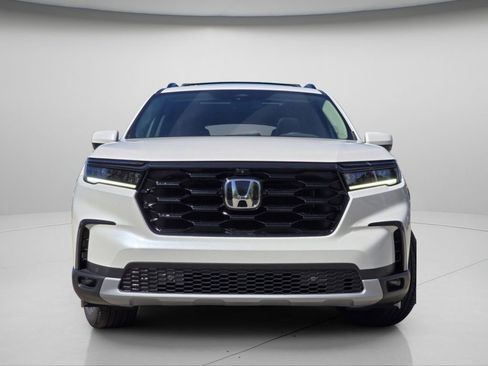 Certified 2025 Honda Pilot Elite image 3