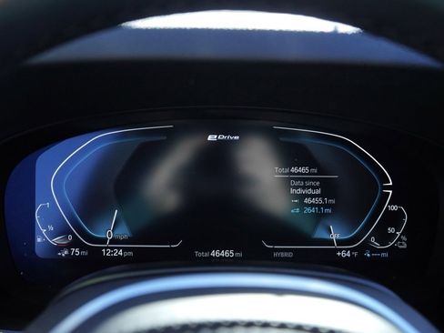 Used 2022 BMW 530e w/ M Sport Package image 10