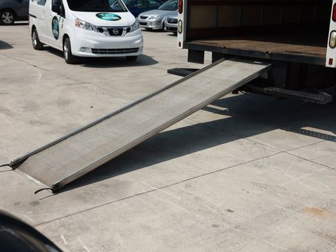 Used 2005 Ford E-350 and Econoline 350 Super Duty image 22