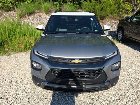Used 2023 Chevrolet TrailBlazer ACTIV w/ Sun and Liftgate Package FWD image 2