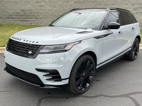 Used 2025 Land Rover Range Rover Velar Dynamic SE AWD/4WD image 2
