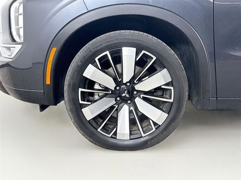 Used 2025 Mitsubishi Outlander SEL image 14