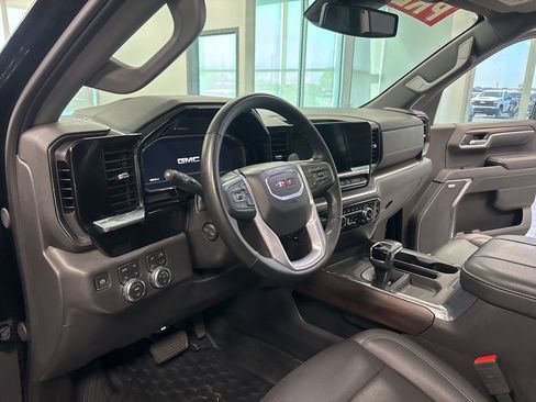 Used 2025 GMC Sierra 1500 SLT w/ SLT Premium Plus Package AWD/4WD image 17